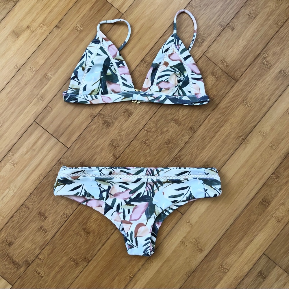 TOP ONLY Issa de Mar floral bikini size Medium